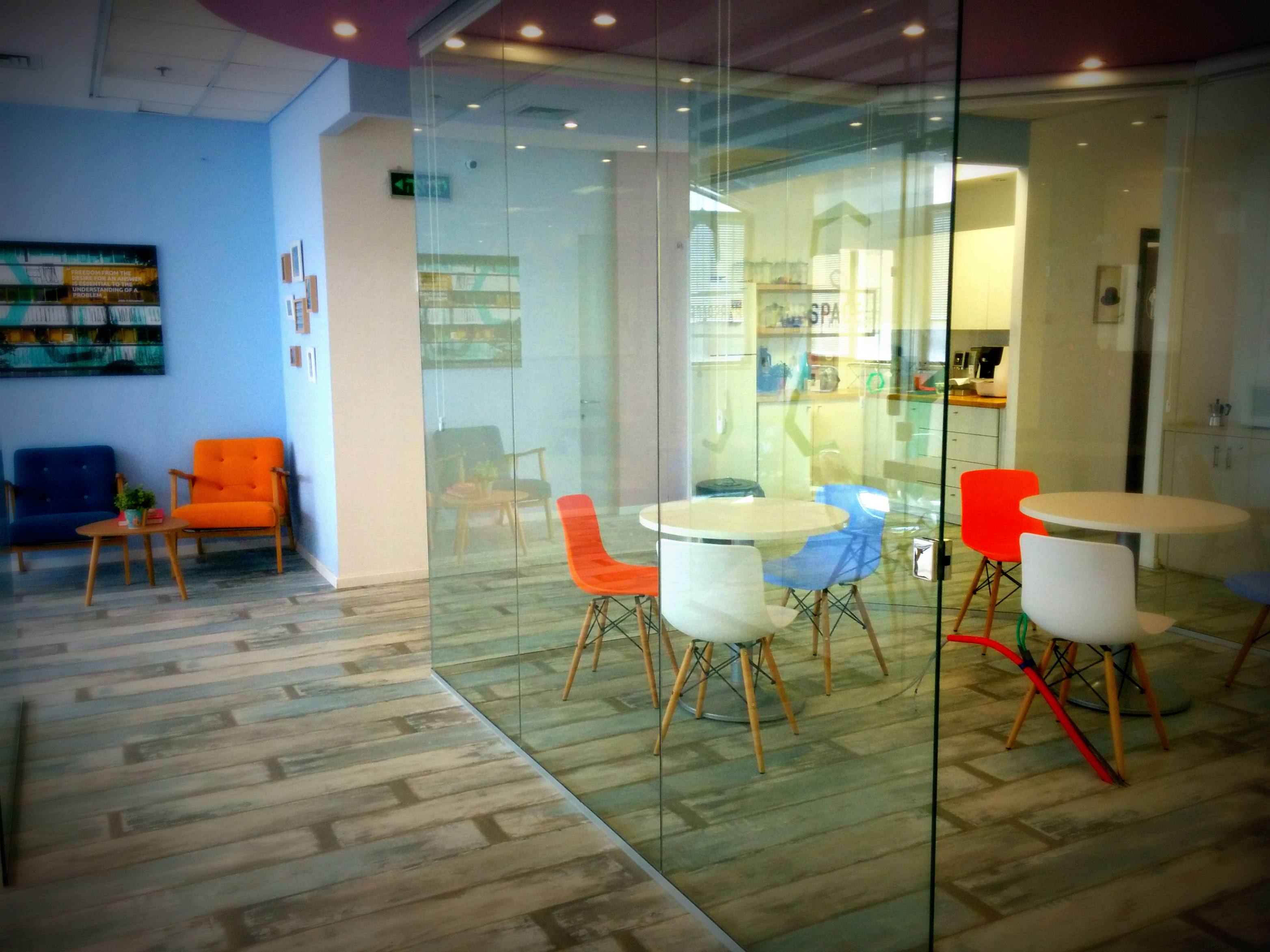 HubSpace TLV Desks Near Me