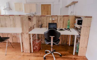 Shared desks Shared desks