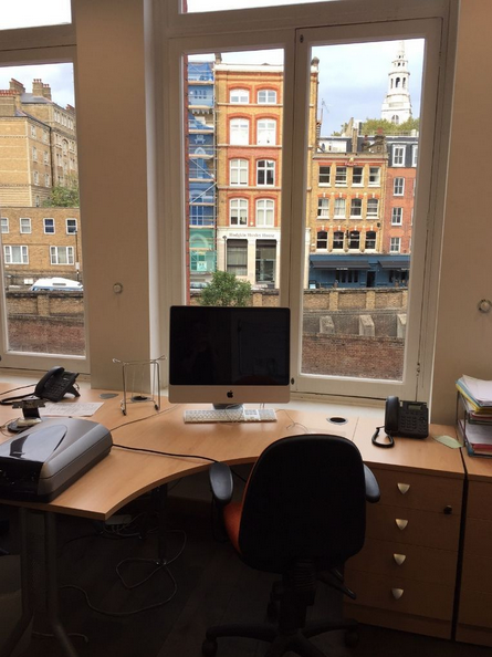 Window desk Farringdon / Clerkenwell Window desk Farringdon / Clerkenwell