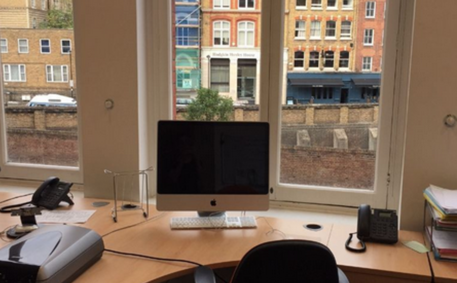 Window desk Farringdon / Clerkenwell