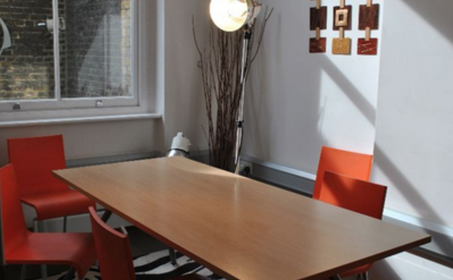 Window desk Farringdon / Clerkenwell Window desk Farringdon / Clerkenwell