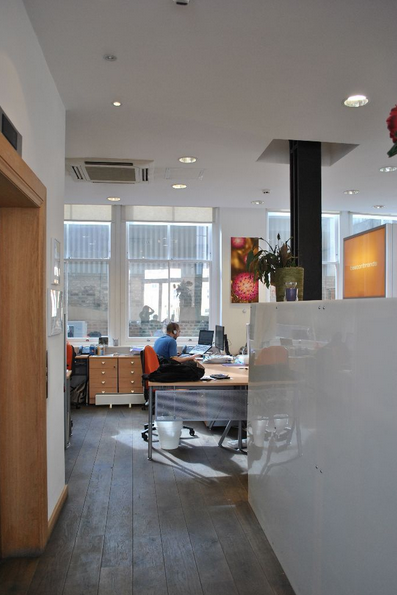 Window desk Farringdon / Clerkenwell Window desk Farringdon / Clerkenwell