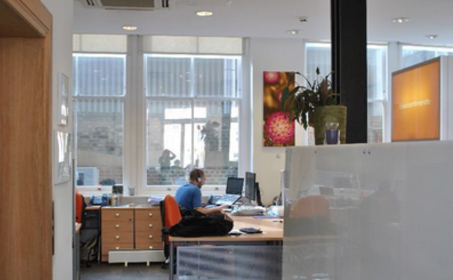 Window desk Farringdon / Clerkenwell Window desk Farringdon / Clerkenwell
