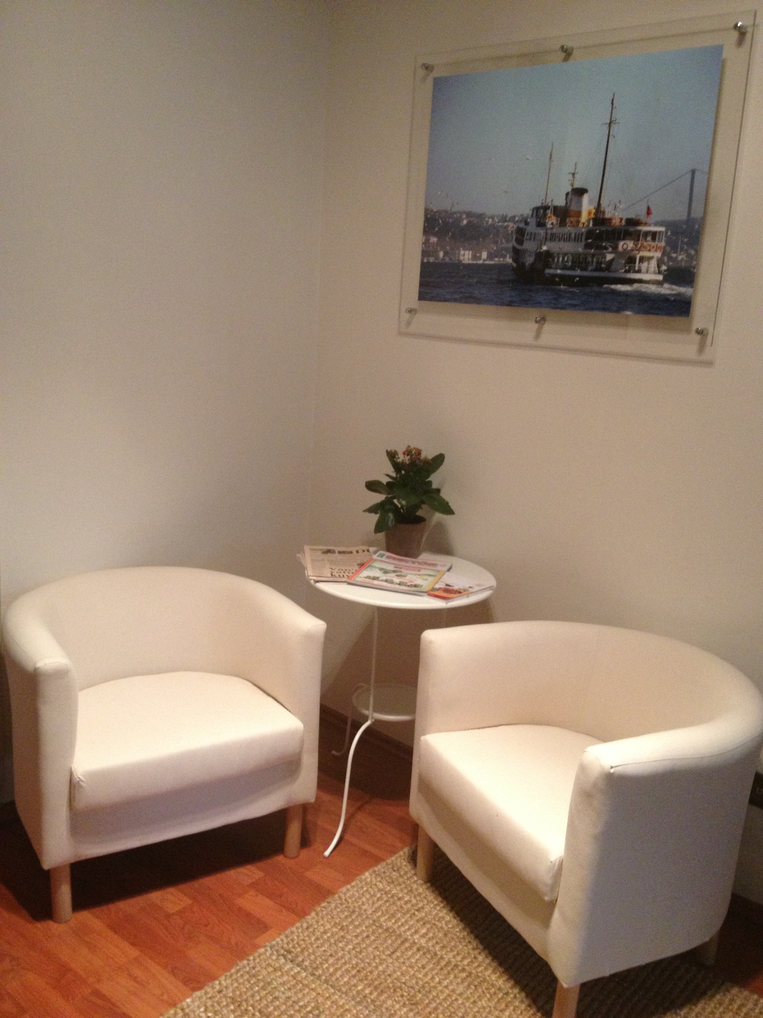 Shared Desk + Meeting room