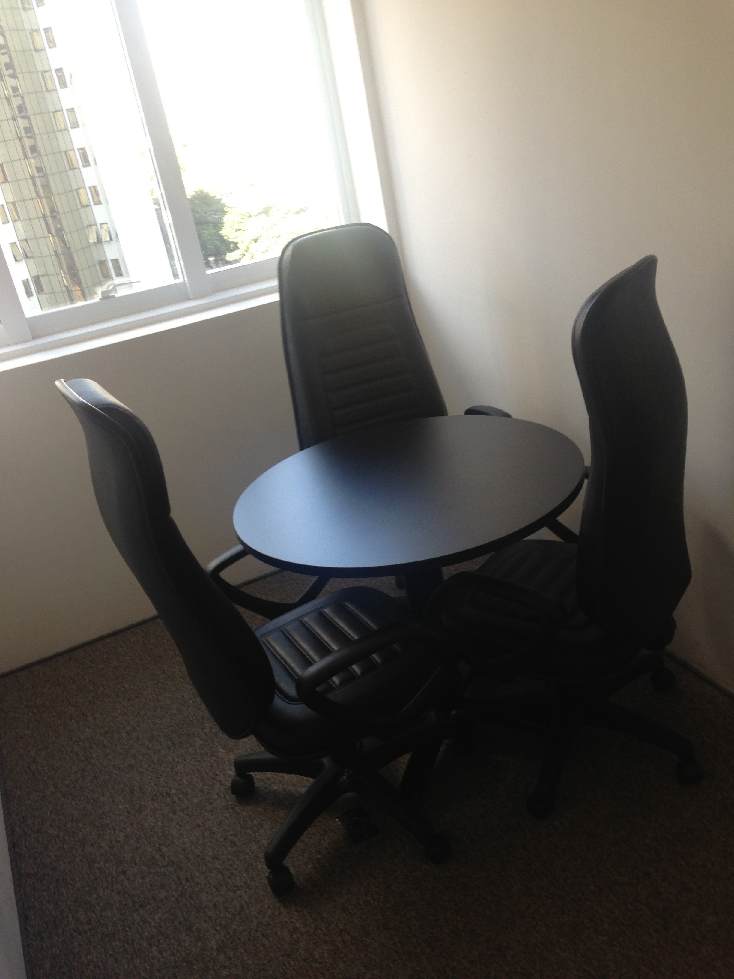 Alugue a sua estação de trabalho privativa em um ambiente coletivo.