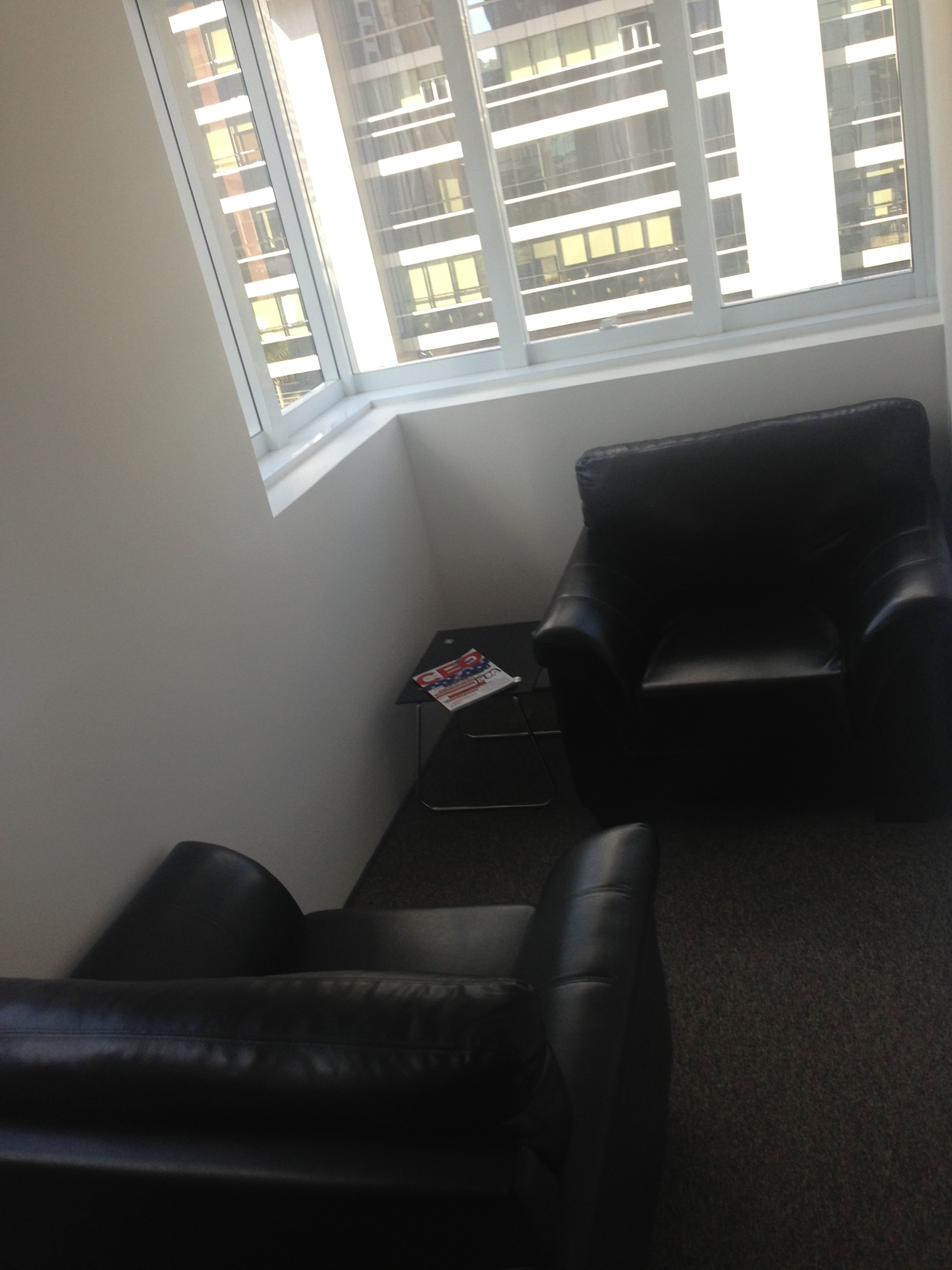 Alugue a sua estação de trabalho privativa em um ambiente coletivo.