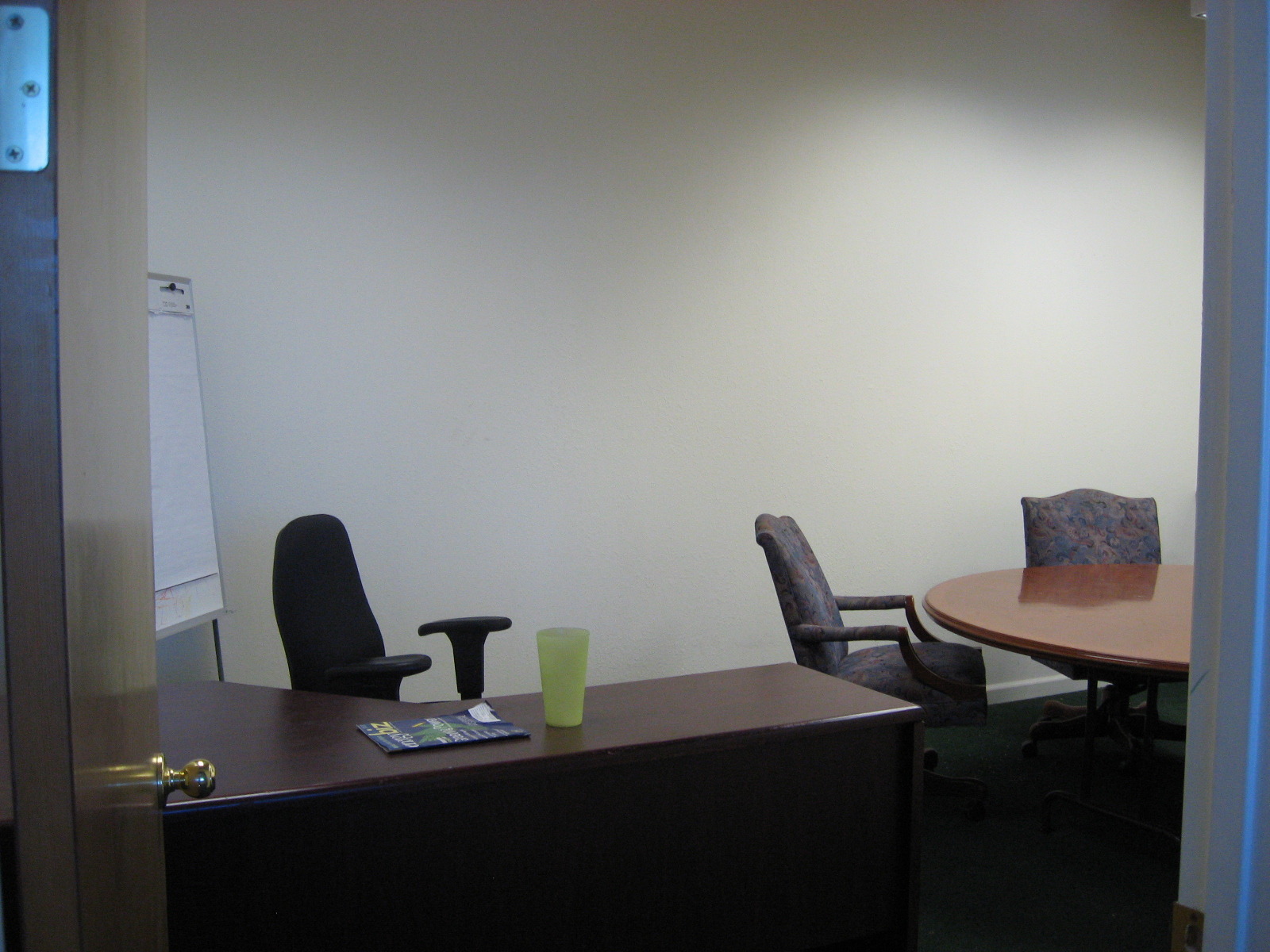 OFFICE & DESK SPACE OFFICE & DESK SPACE