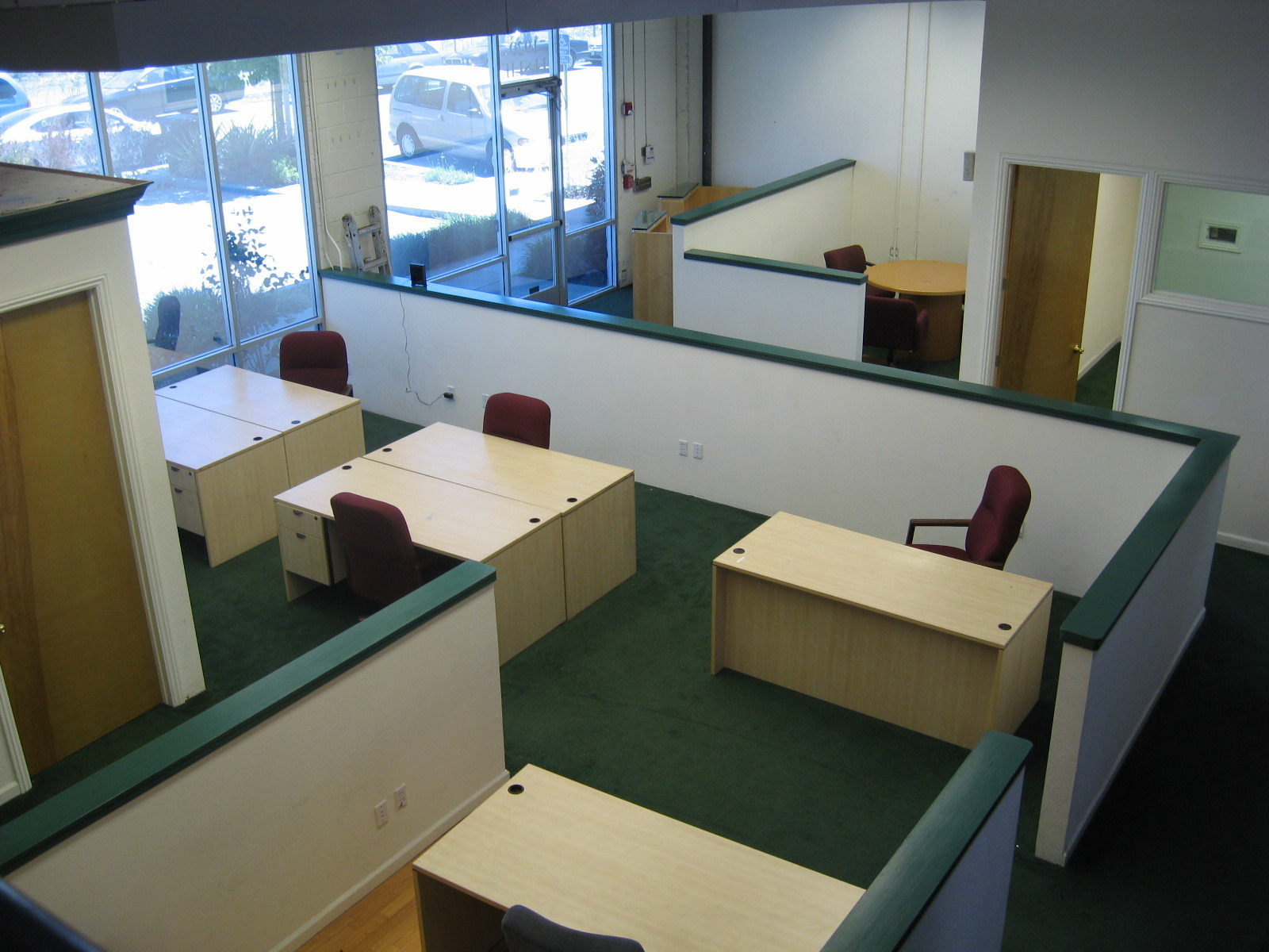 OFFICE & DESK SPACE OFFICE & DESK SPACE