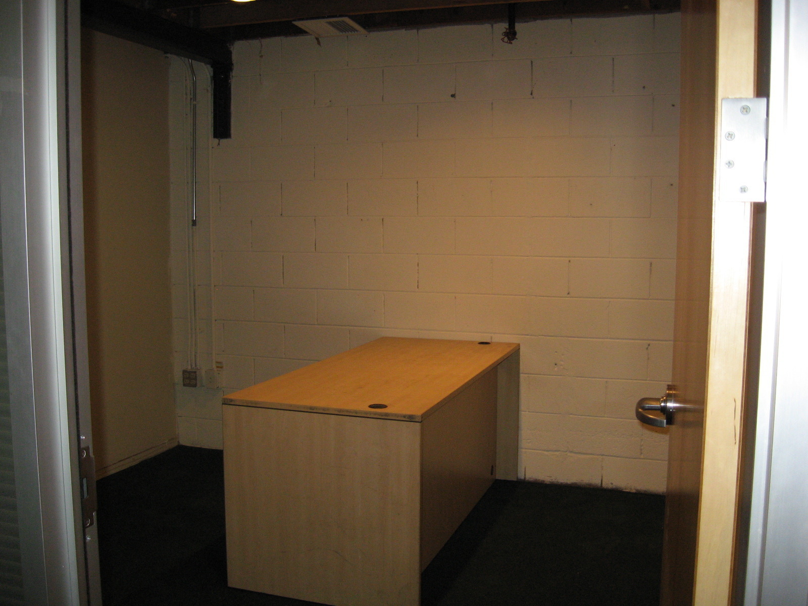 OFFICE & DESK SPACE OFFICE & DESK SPACE