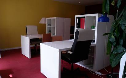 Open Desks in bright workspace Open Desks in bright workspace