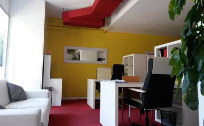 Open Desks in bright workspace Open Desks in bright workspace