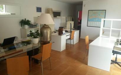 Open Desks in bright workspace Open Desks in bright workspace