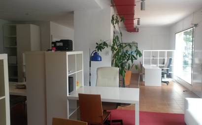 Open Desks in bright workspace Open Desks in bright workspace