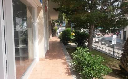 Open Desks in bright workspace Open Desks in bright workspace