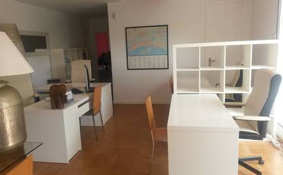 Open Desks in bright workspace Open Desks in bright workspace