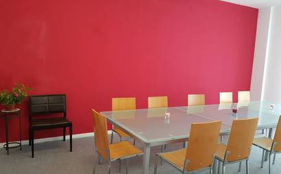 Open Desks in bright workspace Open Desks in bright workspace