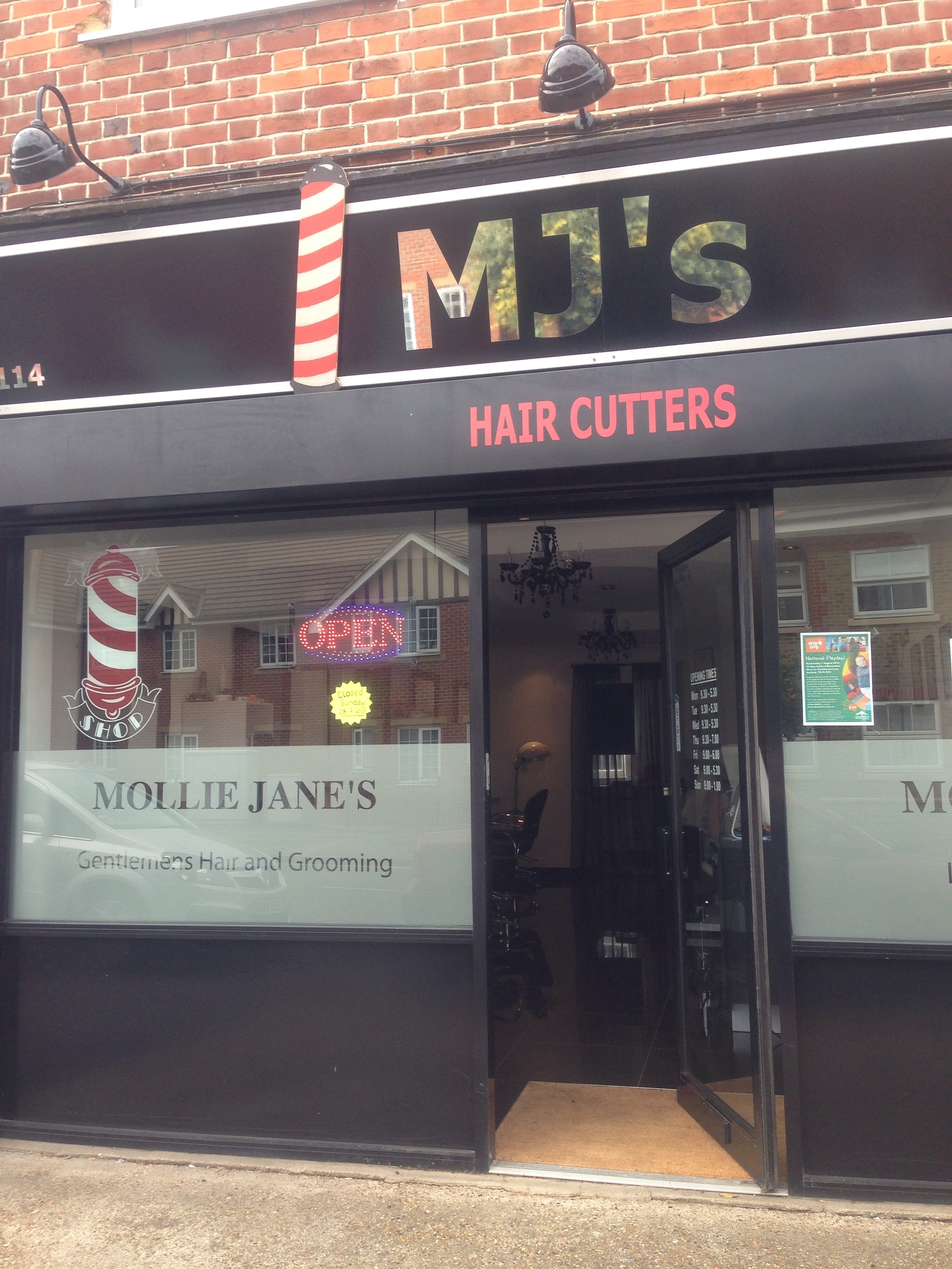 Hairdressing section to rent