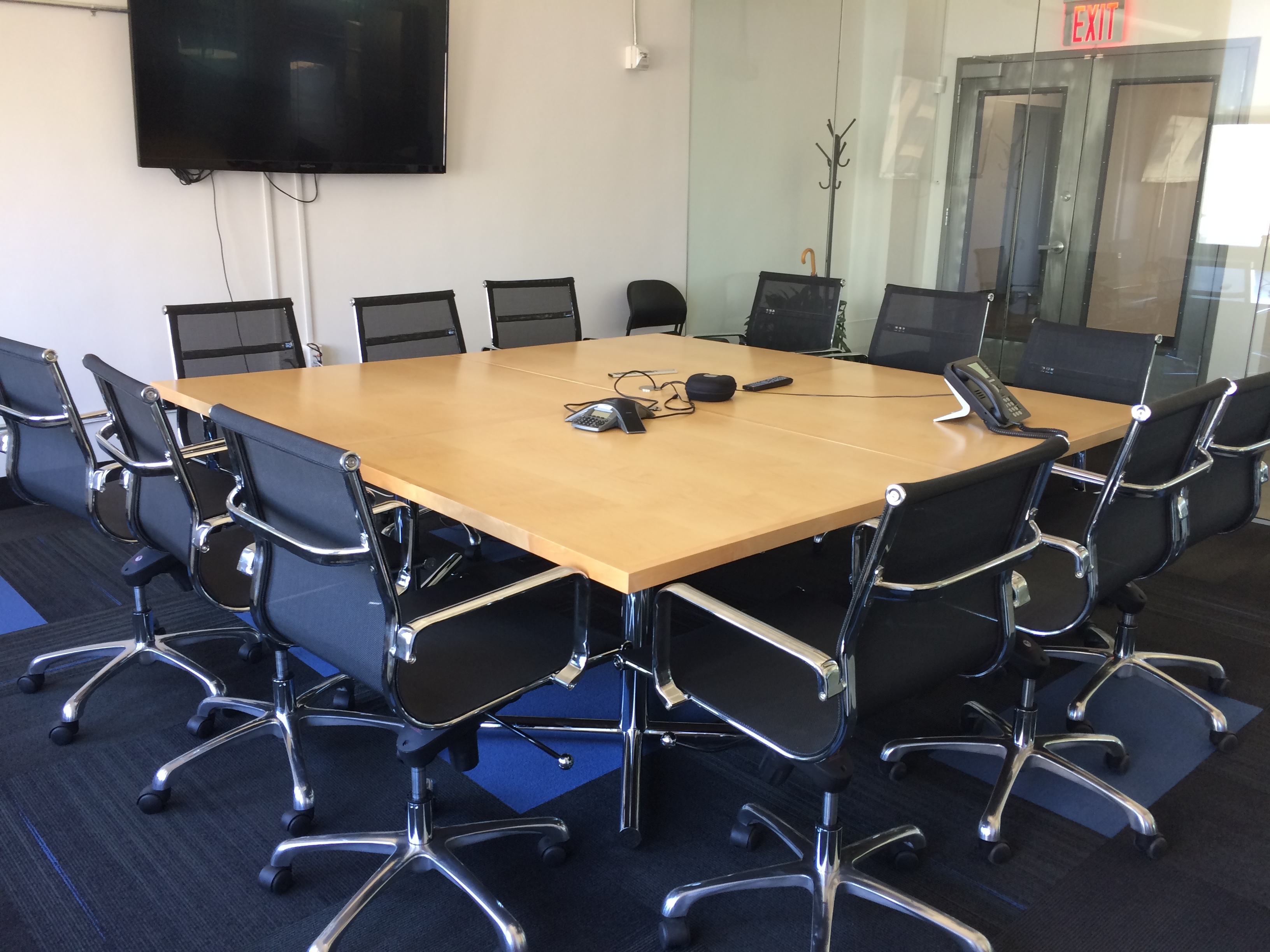 meeting room 12 people