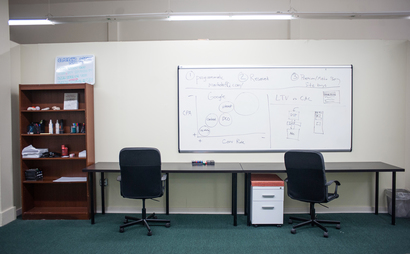 Shared and individual desks Shared and individual desks