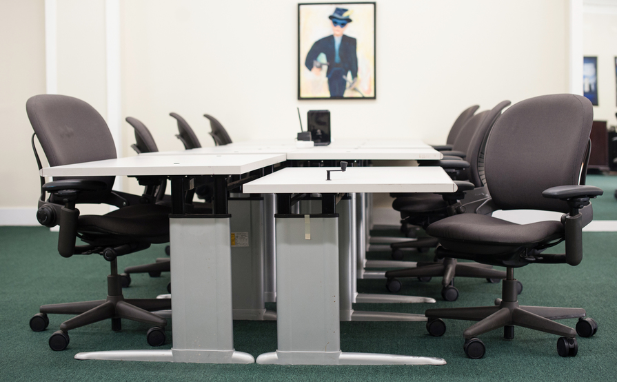 Shared and individual desks Shared and individual desks