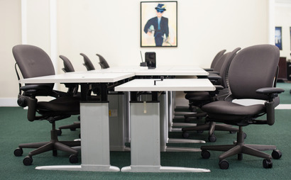 Shared and individual desks Shared and individual desks