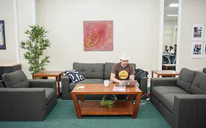 Shared and individual desks Shared and individual desks