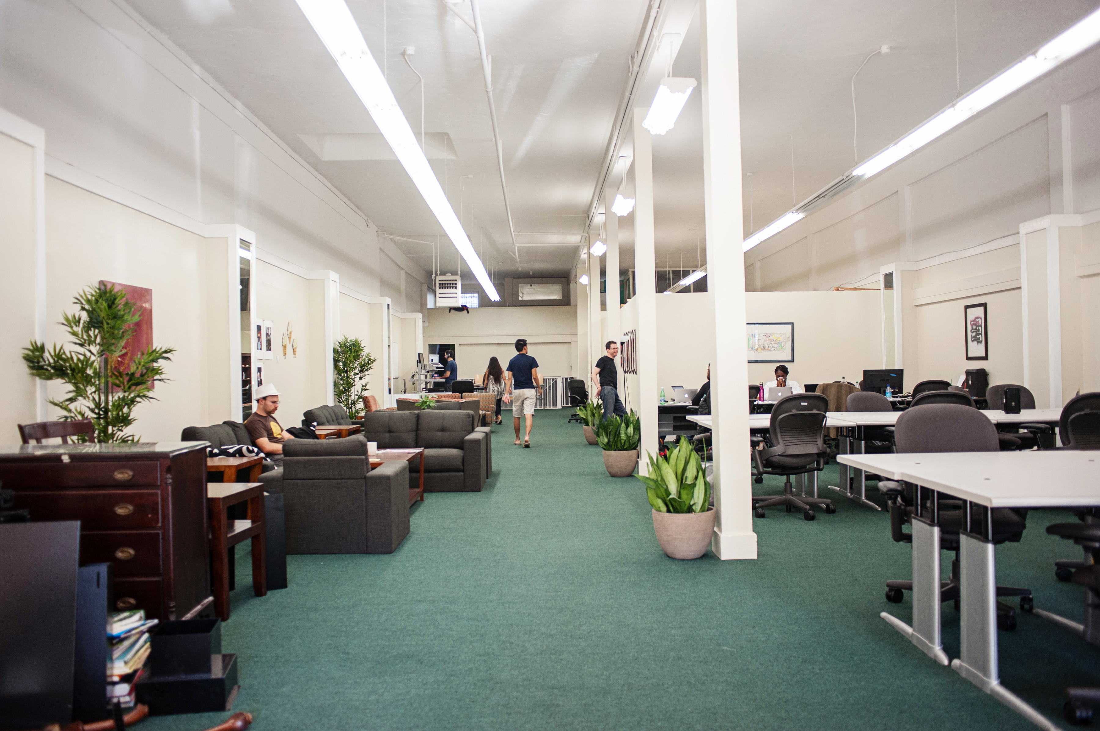 Shared and individual desks Shared and individual desks