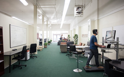 Shared and individual desks Shared and individual desks