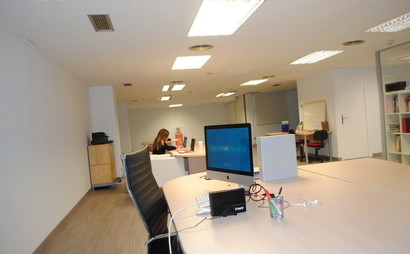 Z Space, Hot & Dedicated Desks available