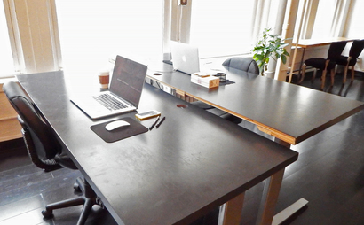 Hot desk / Dedicated desk Hot desk / Dedicated desk