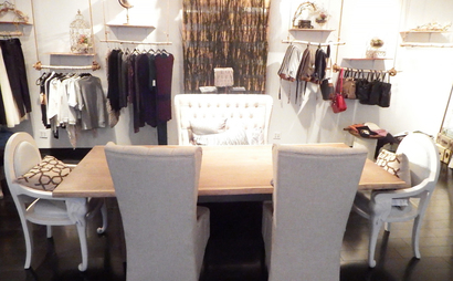 Hot desk / Dedicated desk Hot desk / Dedicated desk