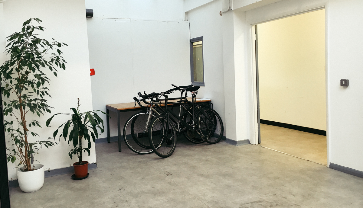 Creative Desk Space 5min away from Broadway Market Creative Desk Space 5min away from Broadway Market