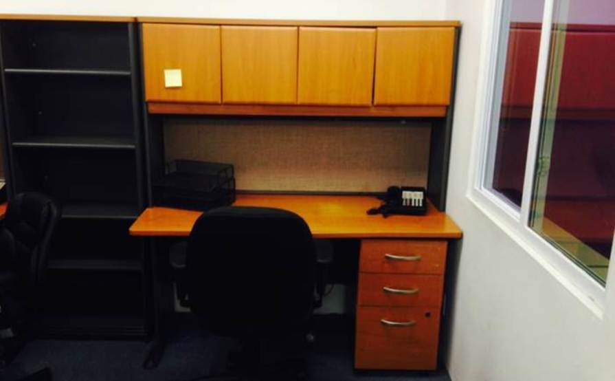 Desk Unit With Ample Overhead Storage