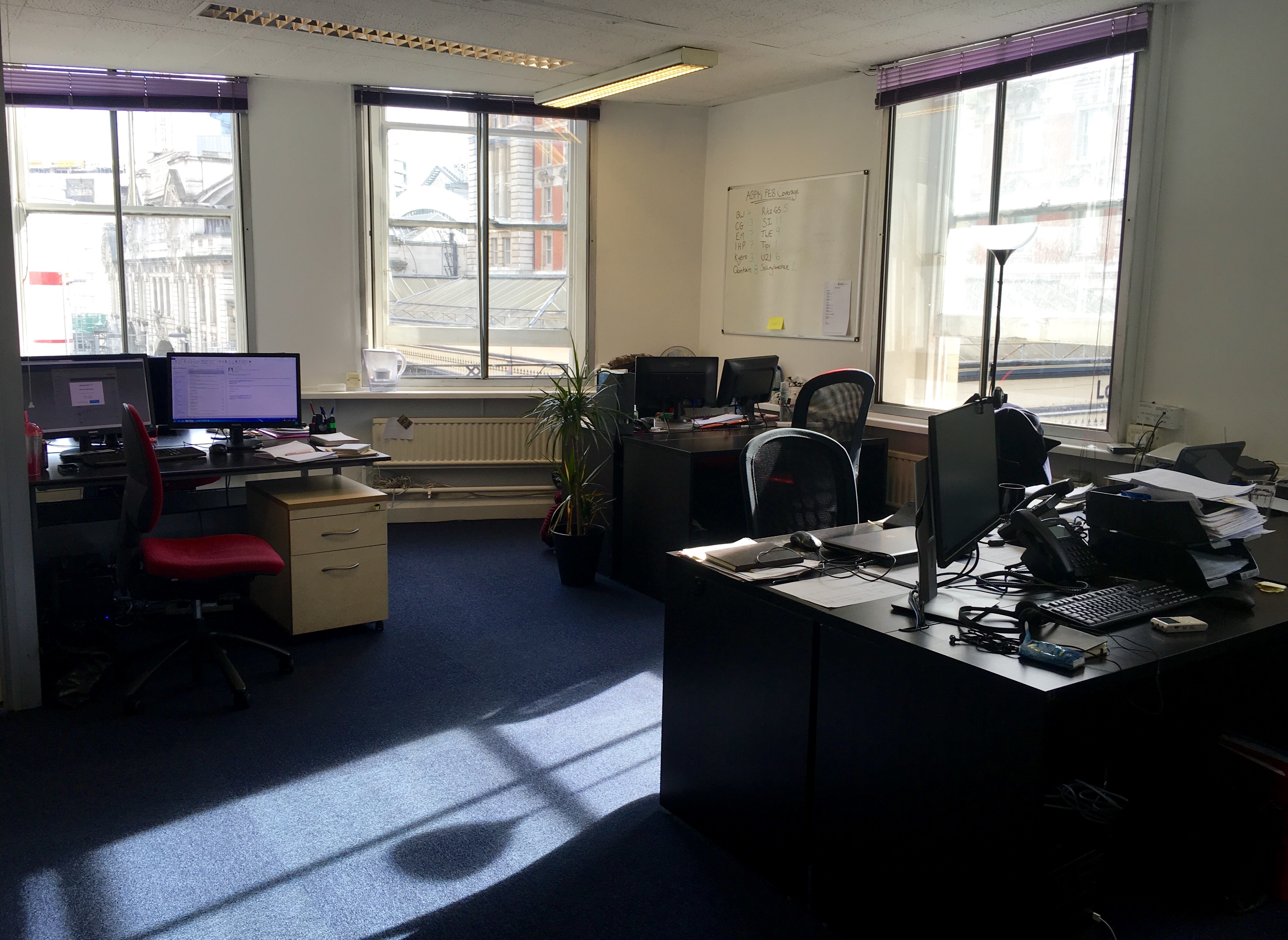 Desk Space To Rent In Friendly Office Opposite Victoria Station