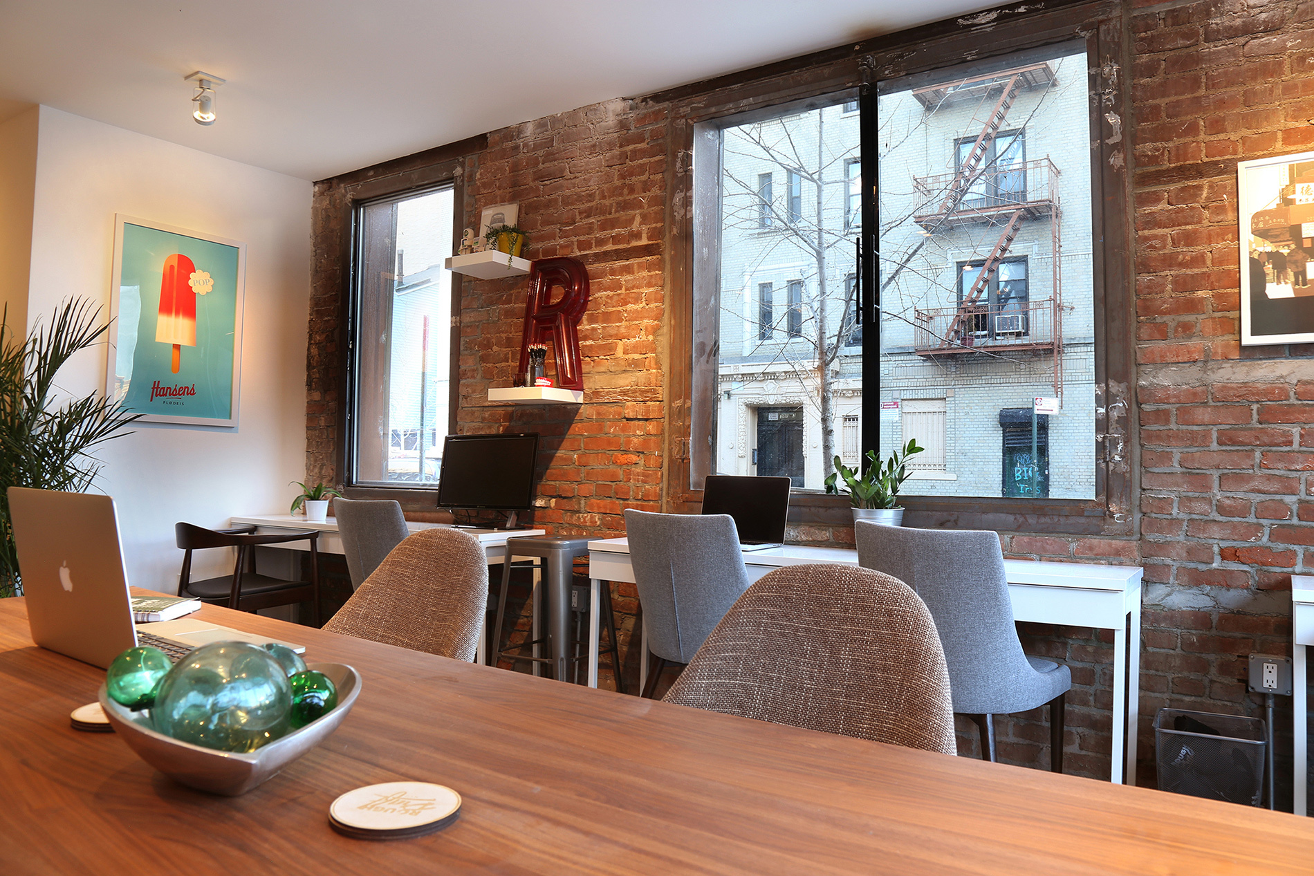 Communal workspace open 7 days a week in Williamsburg, Brooklyn Communal workspace open 7 days a week in Williamsburg, Brooklyn