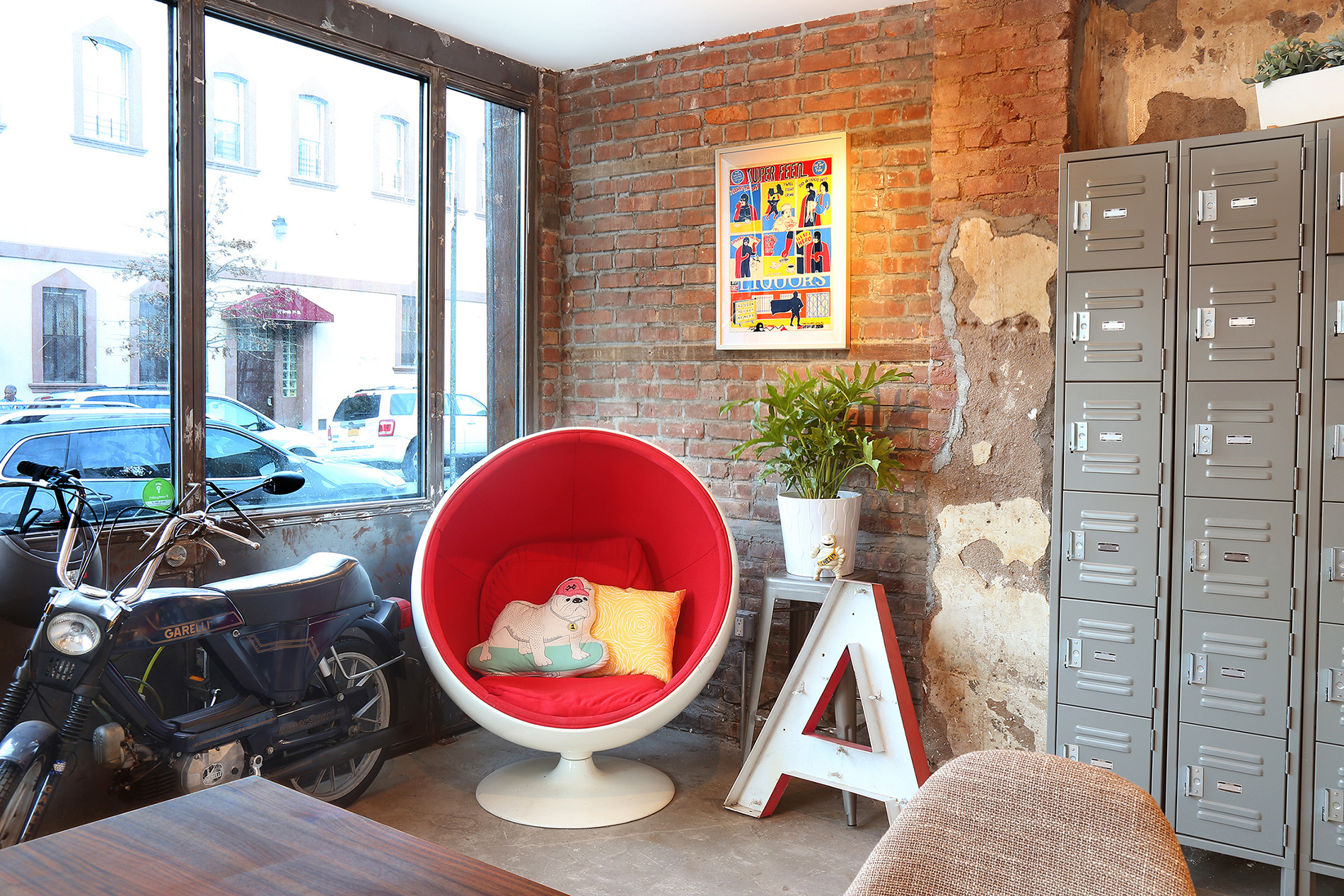 Communal workspace open 7 days a week in Williamsburg, Brooklyn Communal workspace open 7 days a week in Williamsburg, Brooklyn
