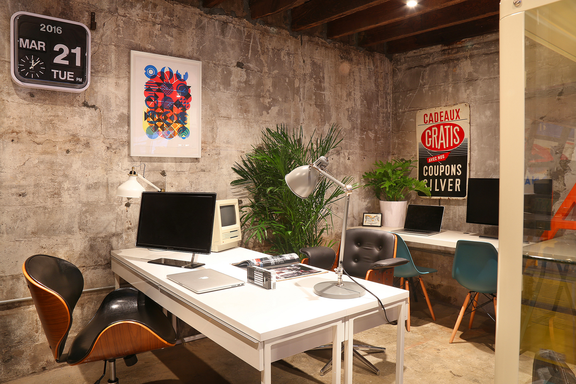 Communal workspace open 7 days a week in Williamsburg, Brooklyn Communal workspace open 7 days a week in Williamsburg, Brooklyn