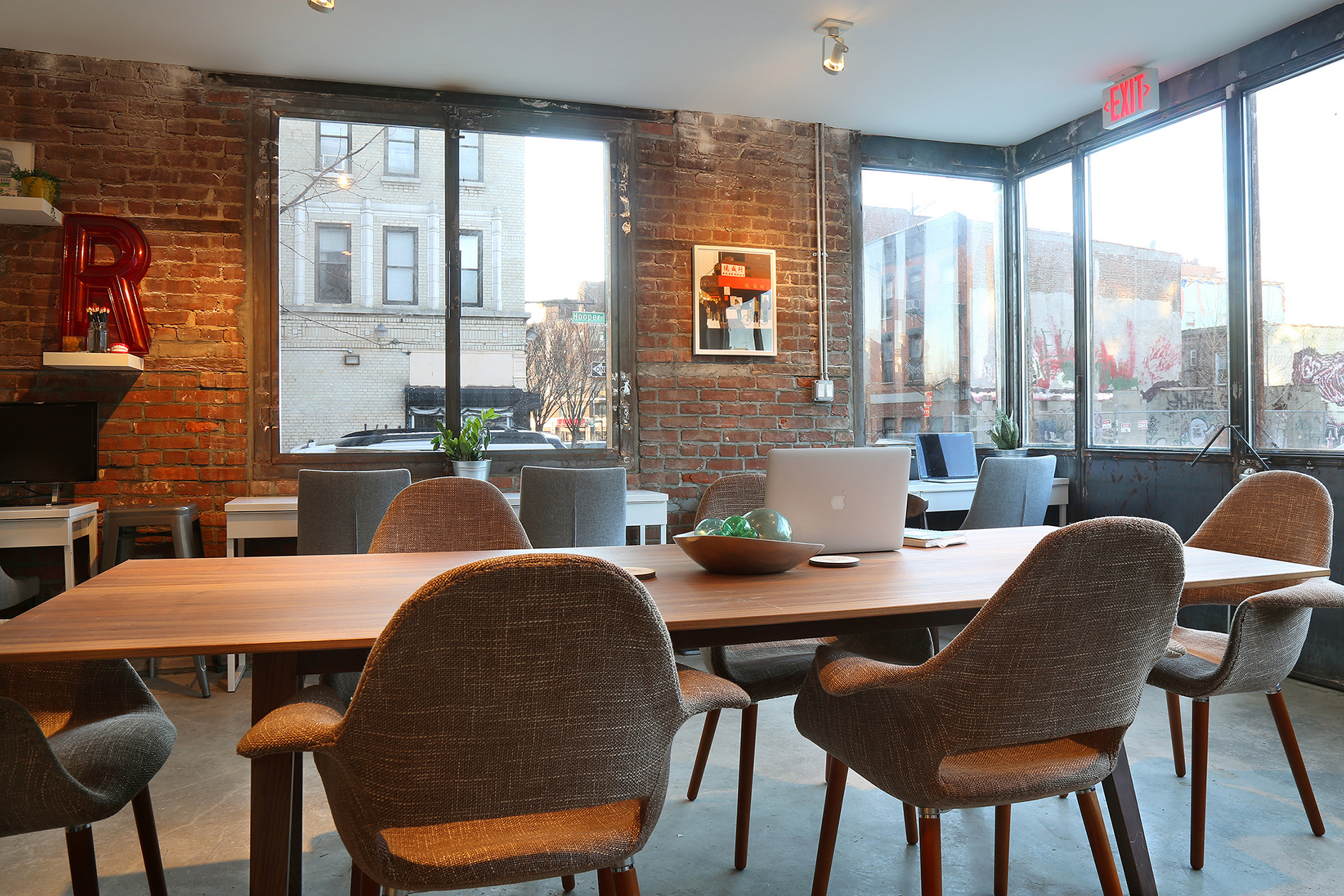 Communal workspace open 7 days a week in Williamsburg, Brooklyn Communal workspace open 7 days a week in Williamsburg, Brooklyn