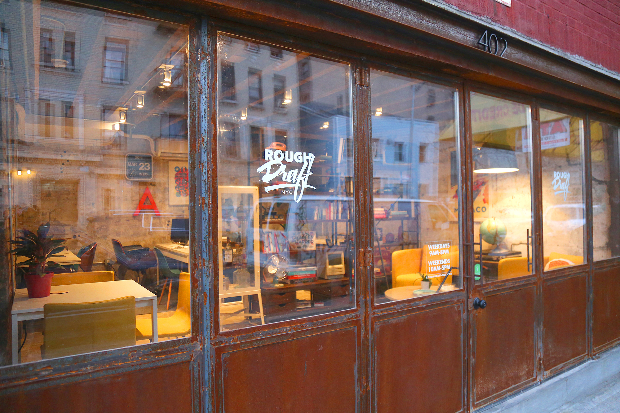 Communal workspace open 7 days a week in Williamsburg, Brooklyn Communal workspace open 7 days a week in Williamsburg, Brooklyn