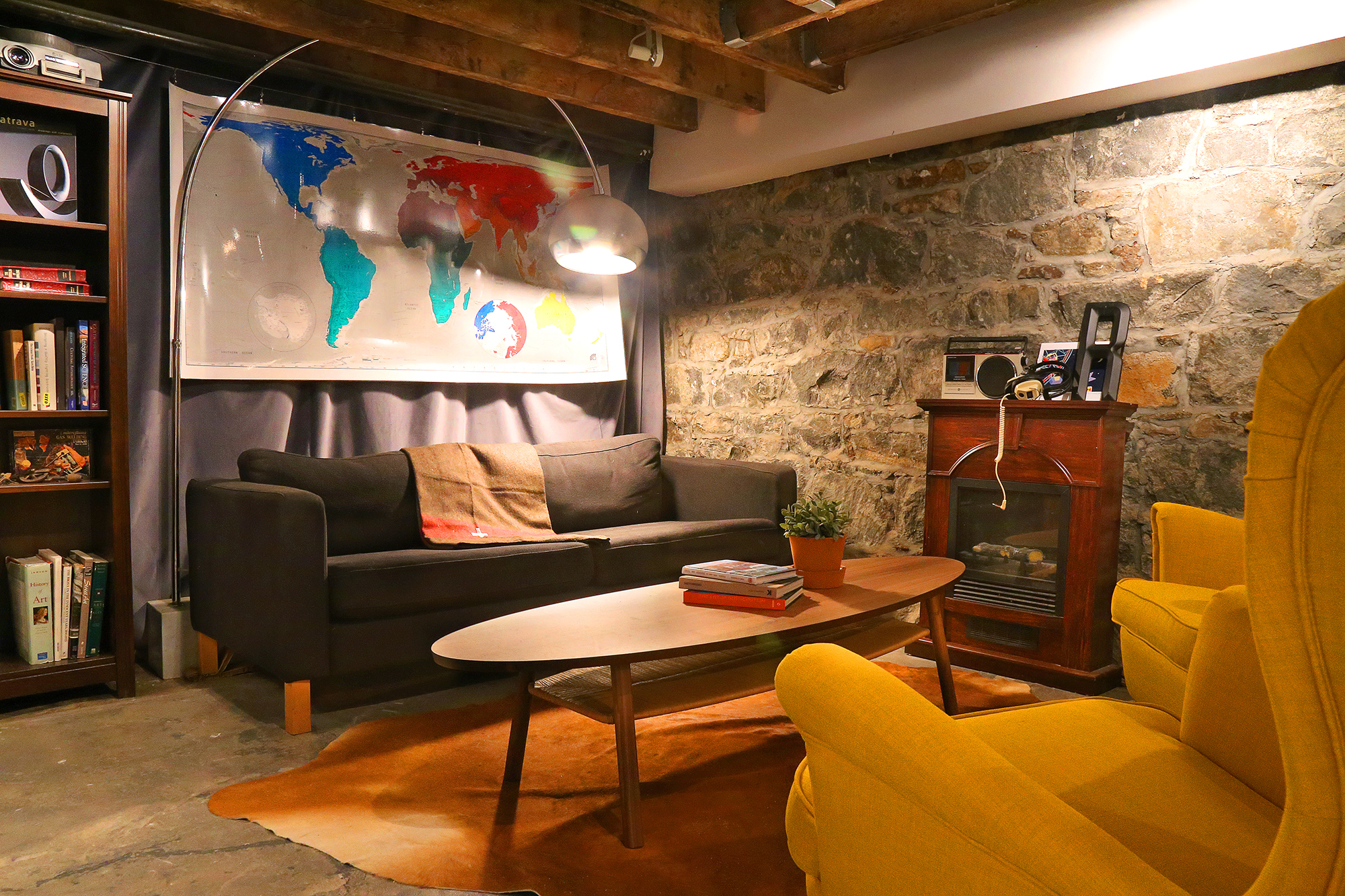 Communal workspace open 7 days a week in Williamsburg, Brooklyn Communal workspace open 7 days a week in Williamsburg, Brooklyn