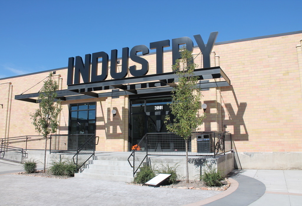 Six available workspaces in modern start-up office space with tons of amenities!