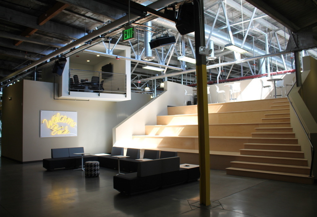 Six available workspaces in modern start-up office space with tons of amenities!