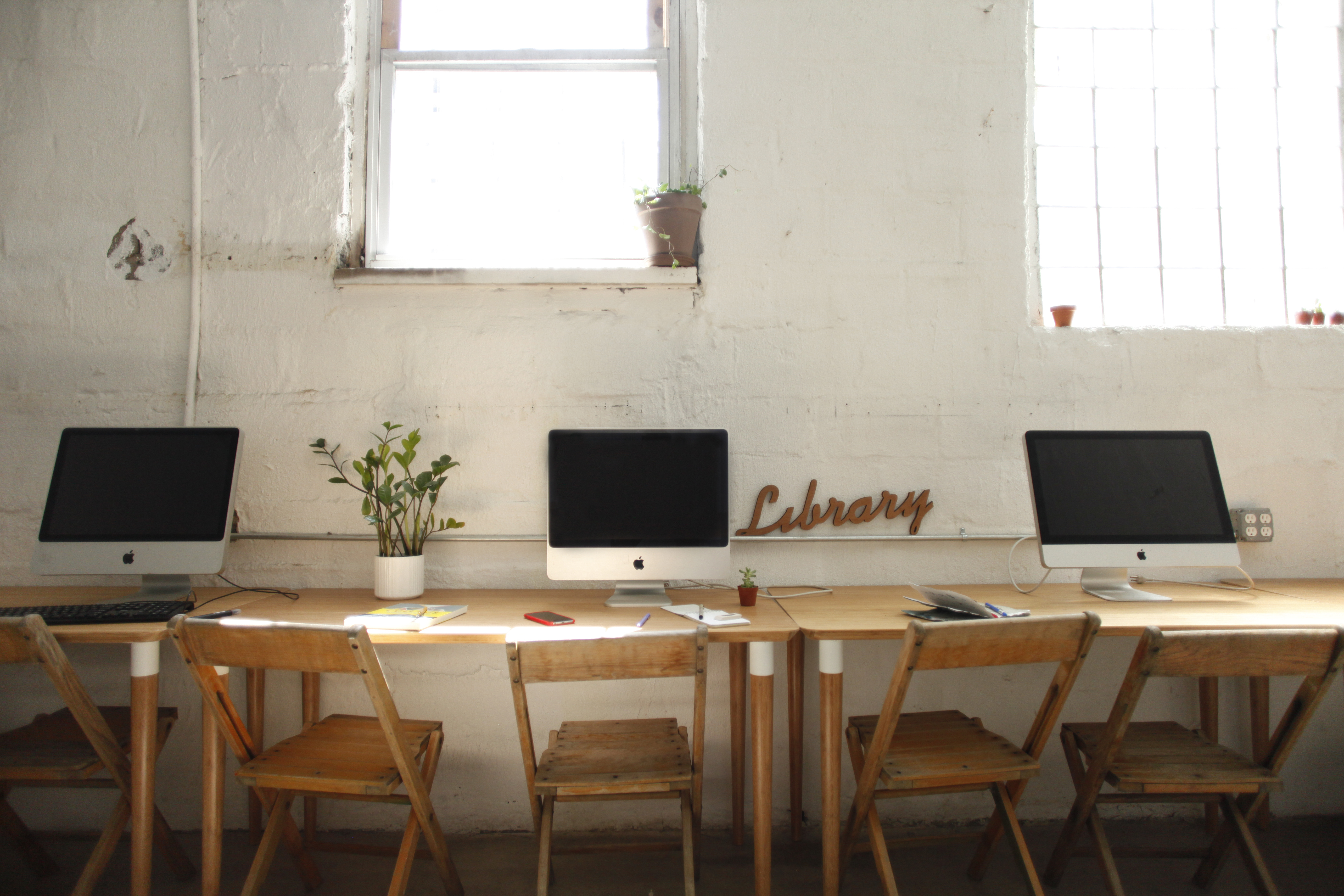 Hot Desk in Coworking Space