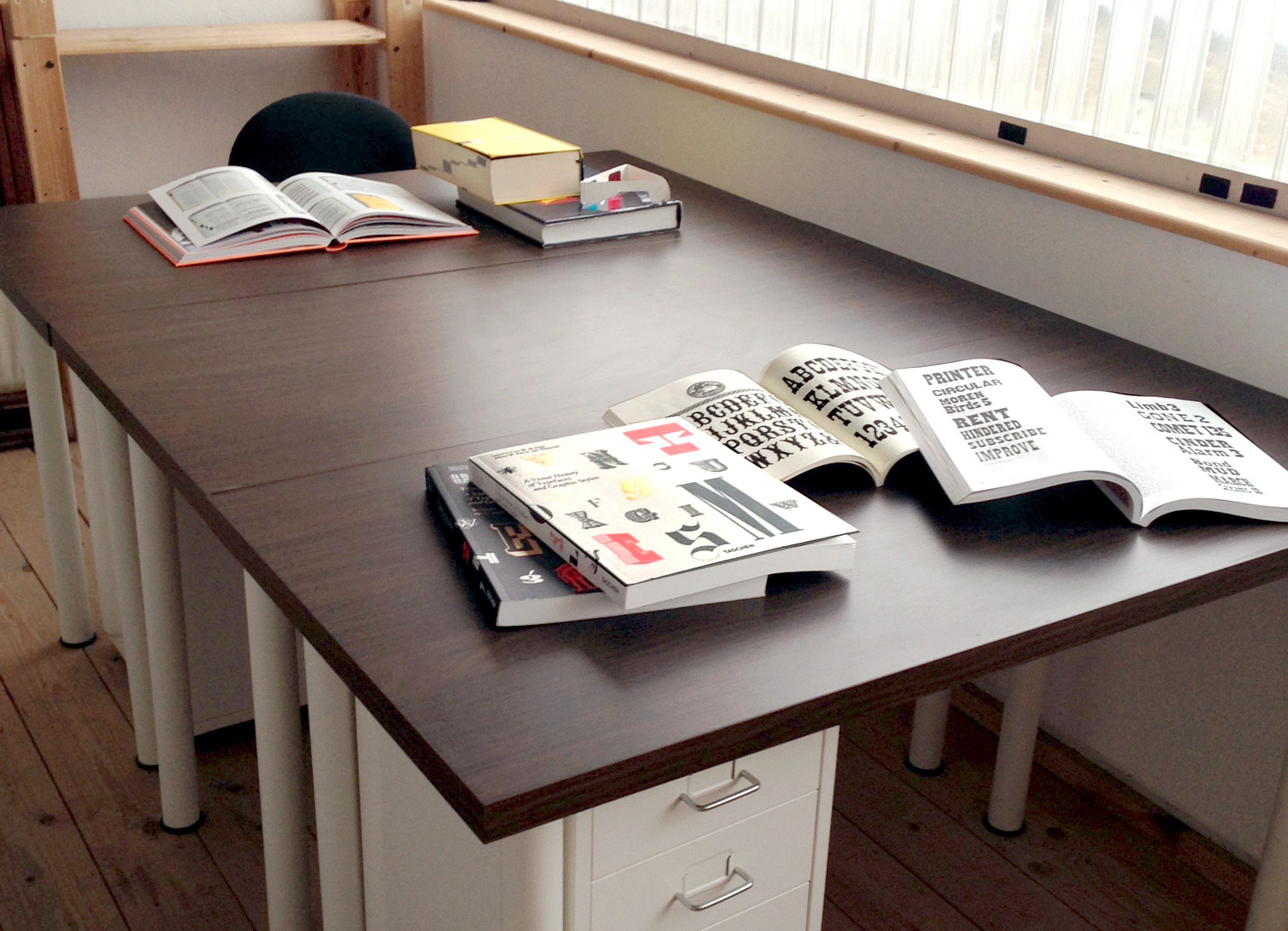Flexible desk space in bright, friendly N16 studio, £22 per day 9th day free. Flexible desk space in bright, friendly N16 studio, £22 per day 9th day free.