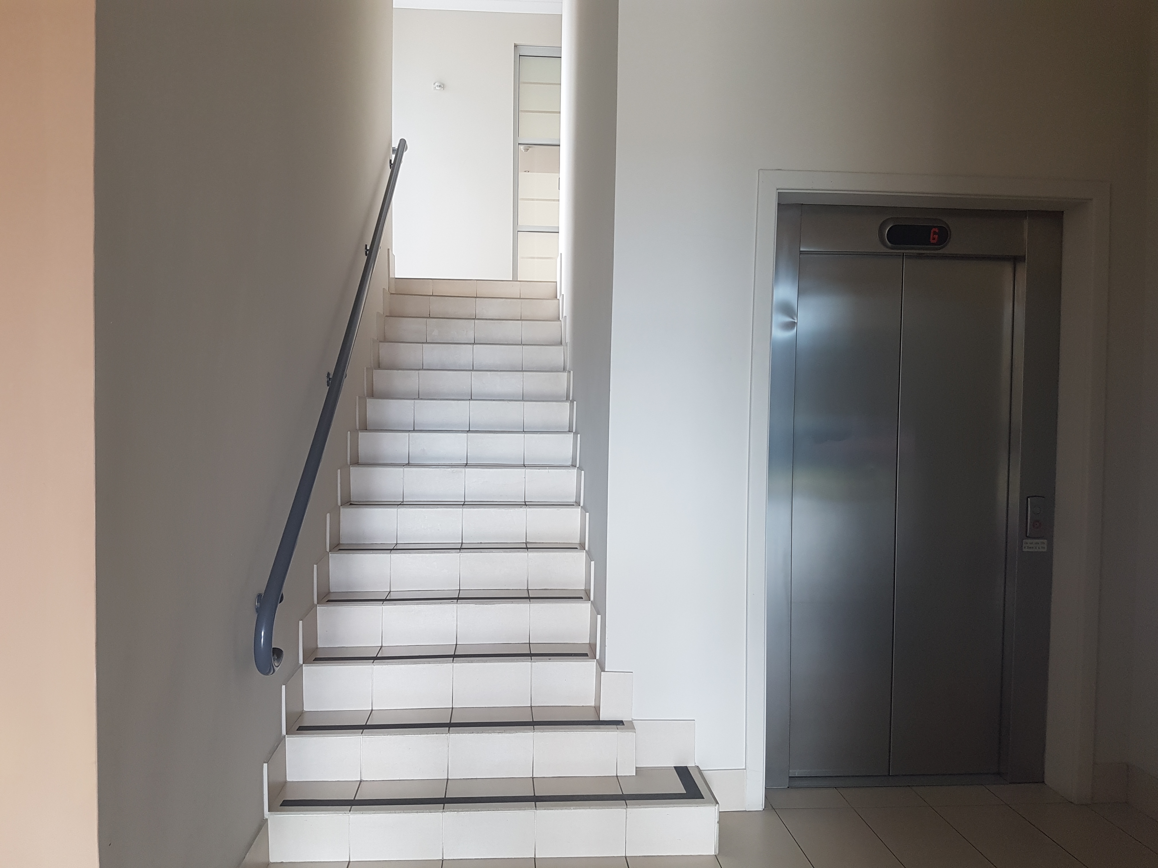 Outter CBD Commercial Office Space Outter CBD Commercial Office Space