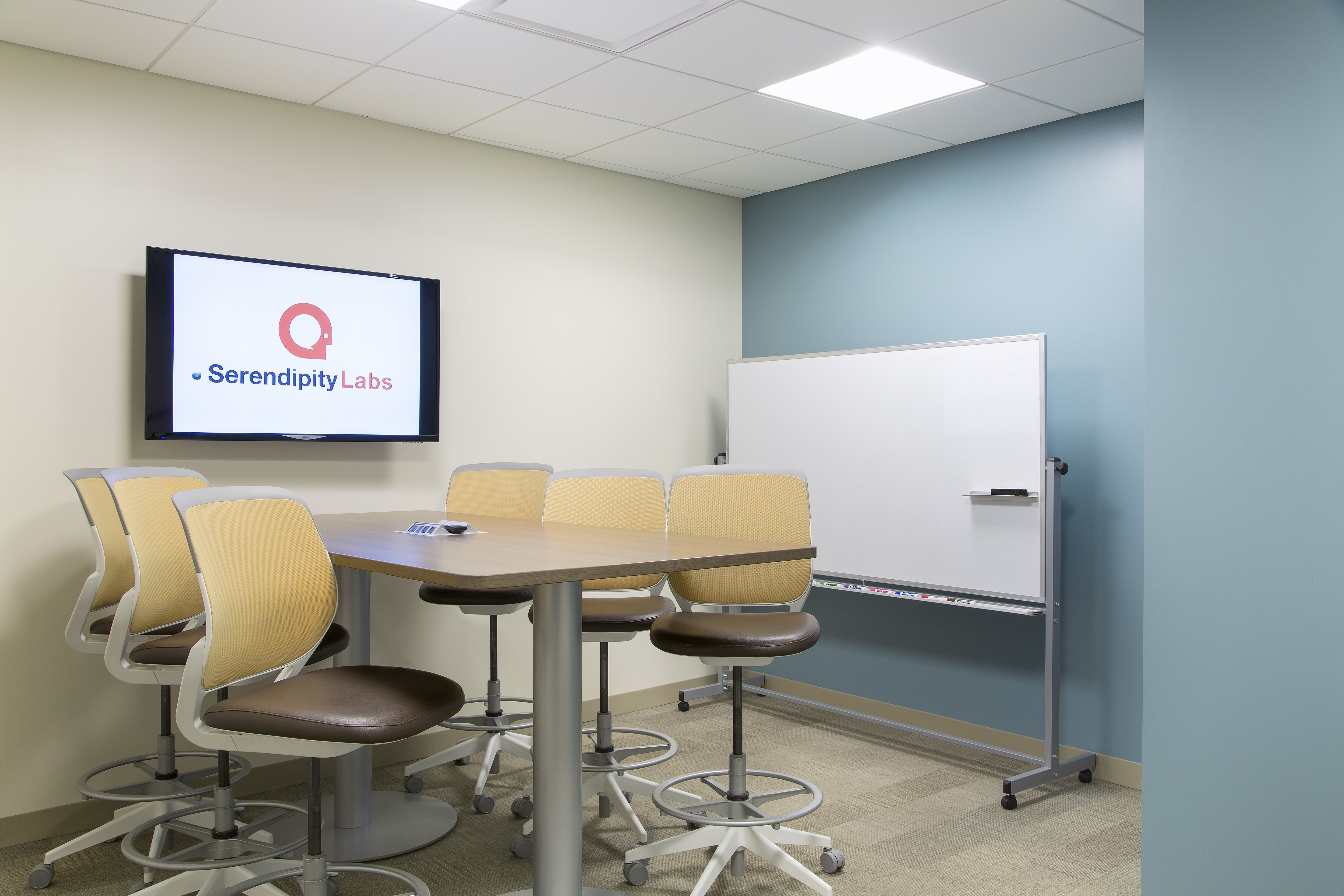 Meetup room for up to 6 Meetup room for up to 6