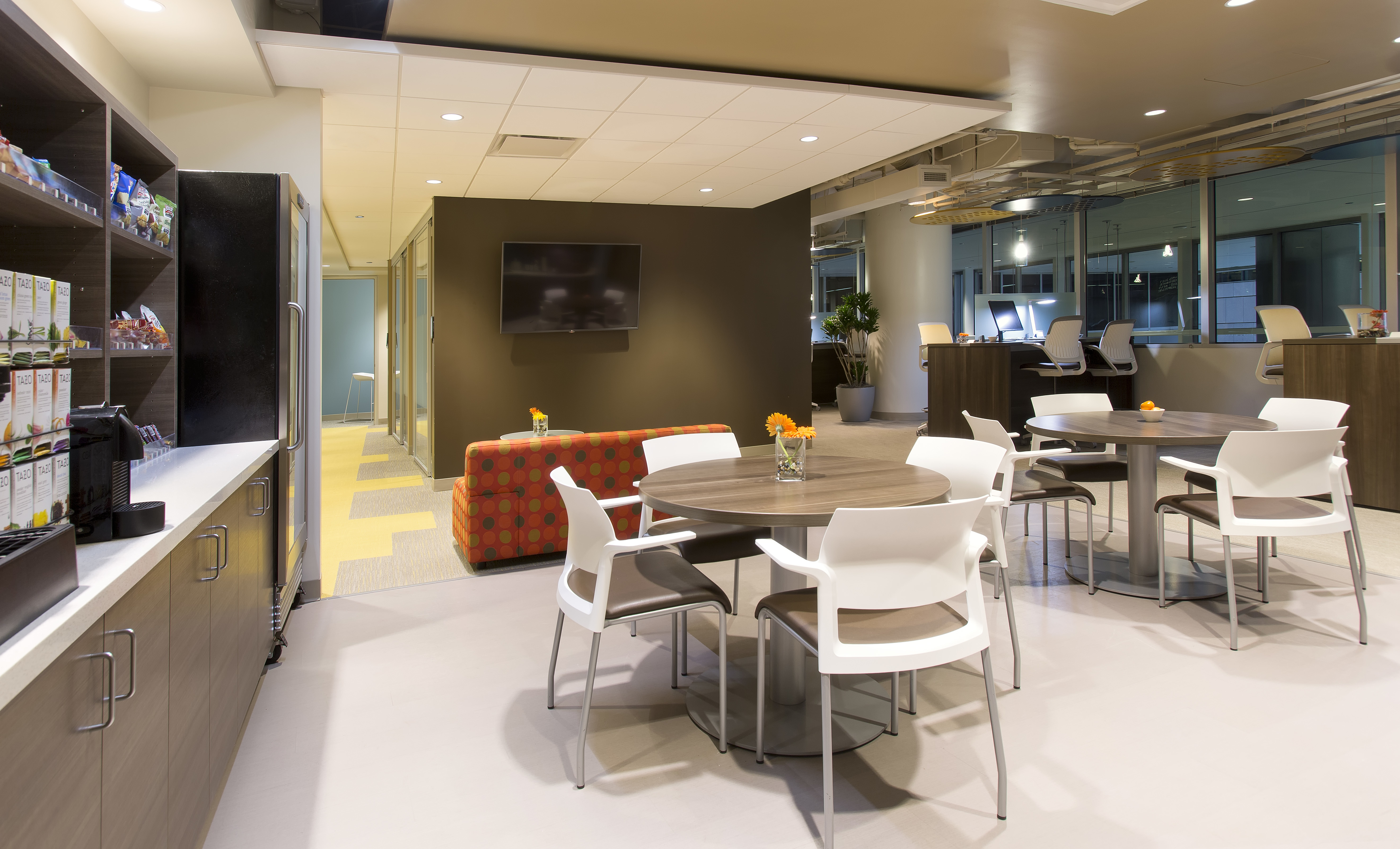 Meetup room for up to 6 Meetup room for up to 6