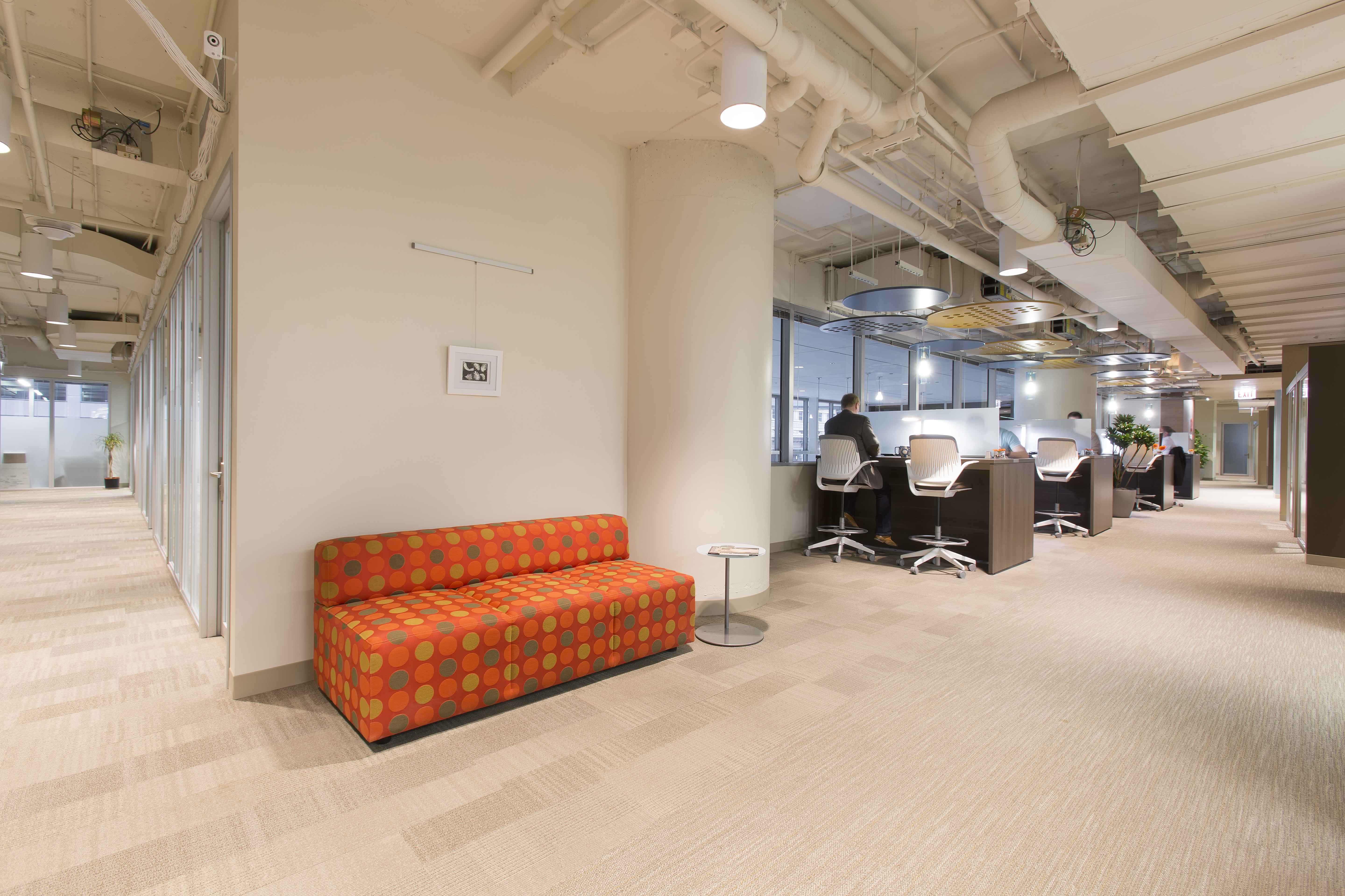 Meetup space for up to 12 | Desks Near Me