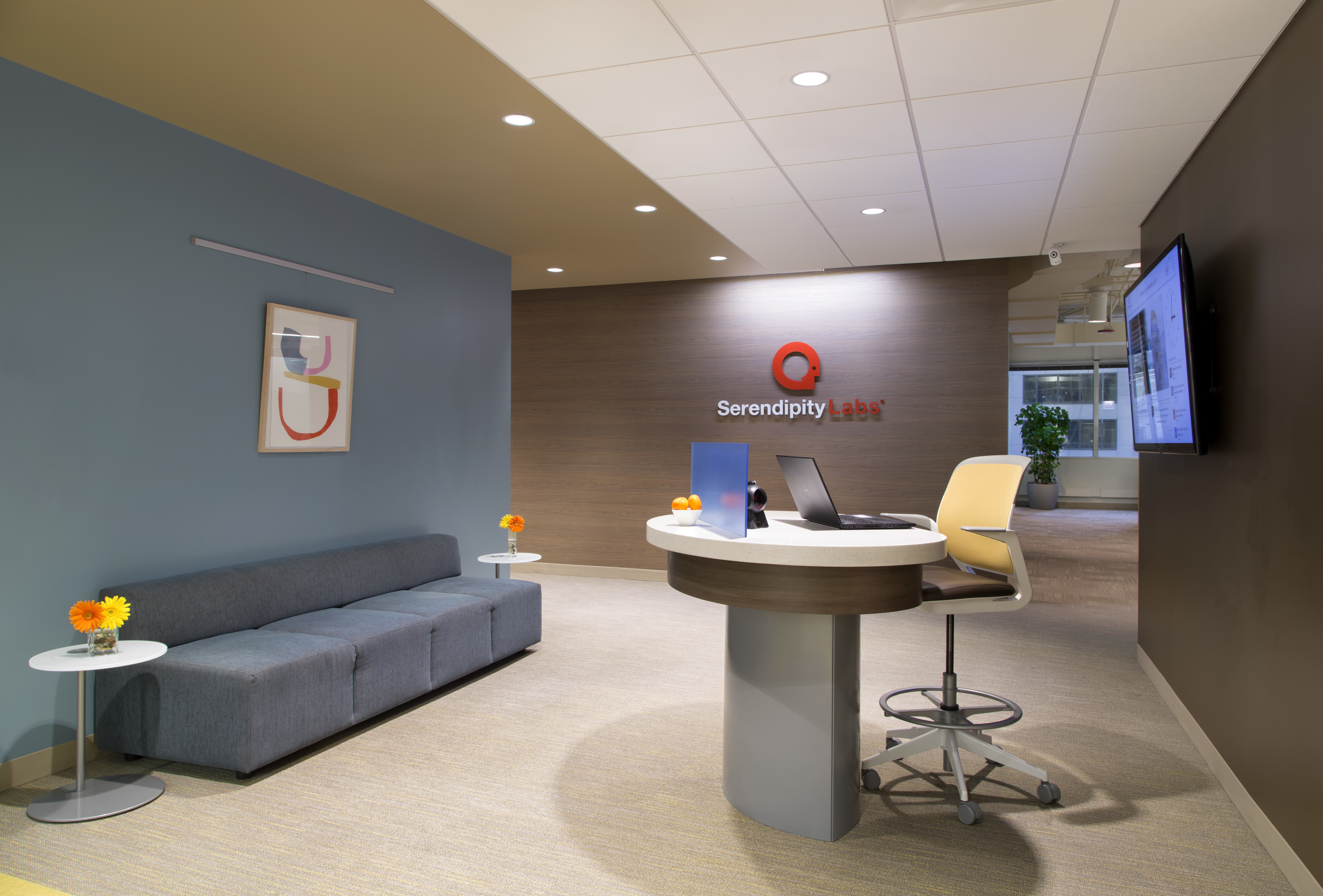 Meetup space for up to 12 | Desks Near Me