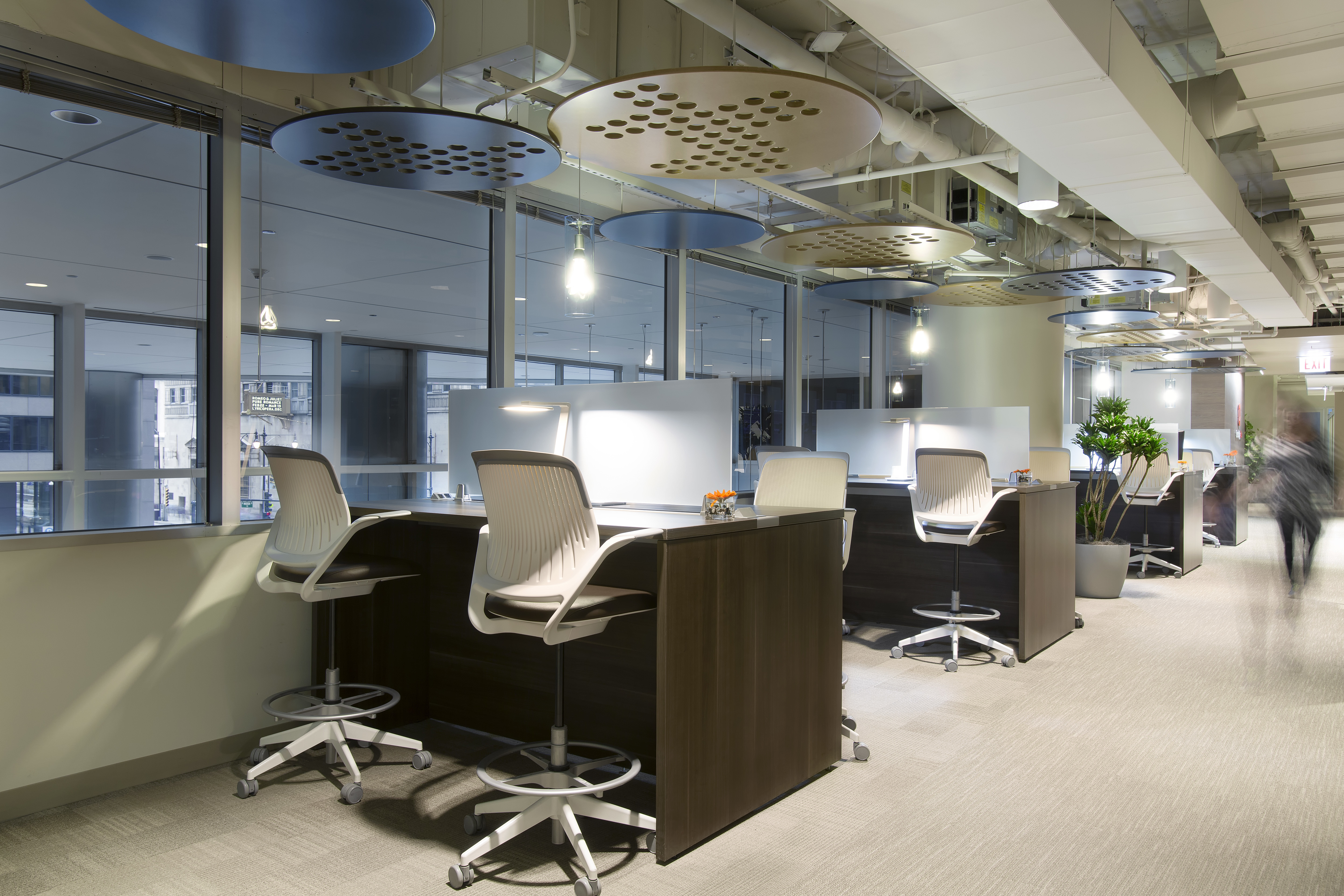 Meetup space for up to 12 | Desks Near Me